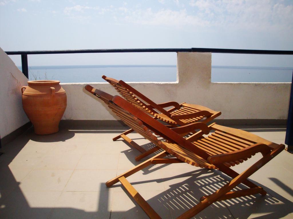 Big Blue Apartments Myrtos  Exterior photo